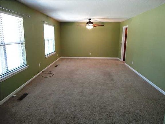 3rd image of 514 S Sweetbriar Ave