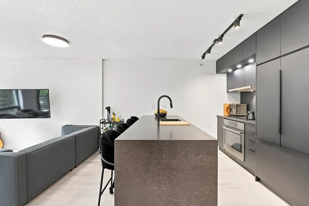 2 bed, 750 sqft, $4,000 — Photo 2