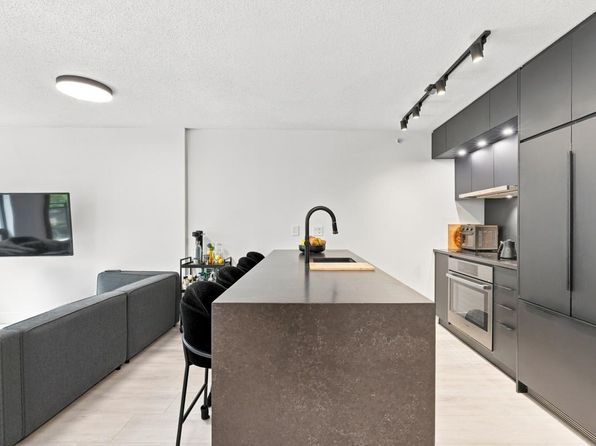 2 bedroom rental in Vancouver — photo 2