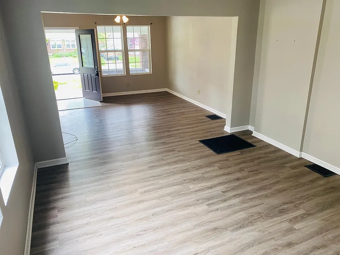 3 bed, 1.5 bath, 1400 sqft, $1,490 — Photo 1