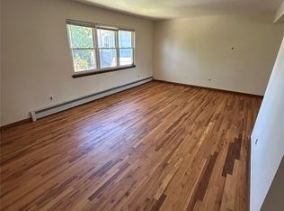 9 Conway Ct, Glen Cove, NY 11542