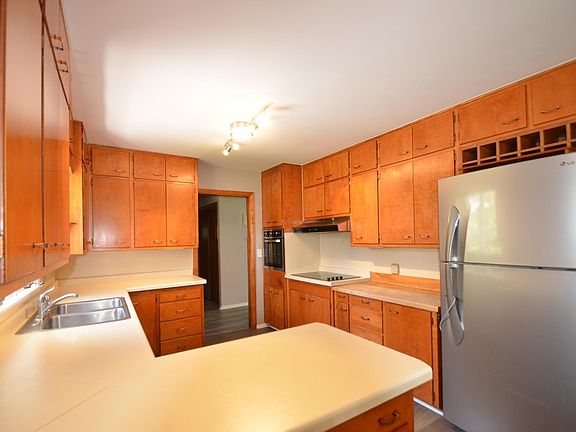 5th image of 621 W Crescent Ln