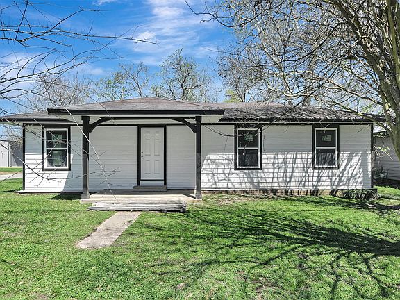 3rd image of 122 Commerce St