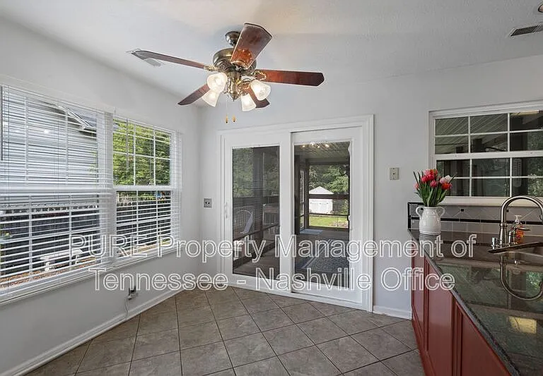 136 E Hbr — Photo 14