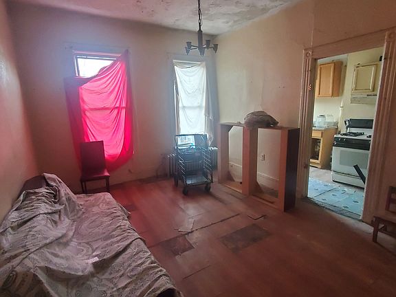 2nd image of 1233 Putnam Ave