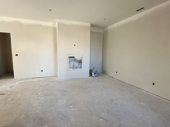 3rd image of 5916 Maggie Way