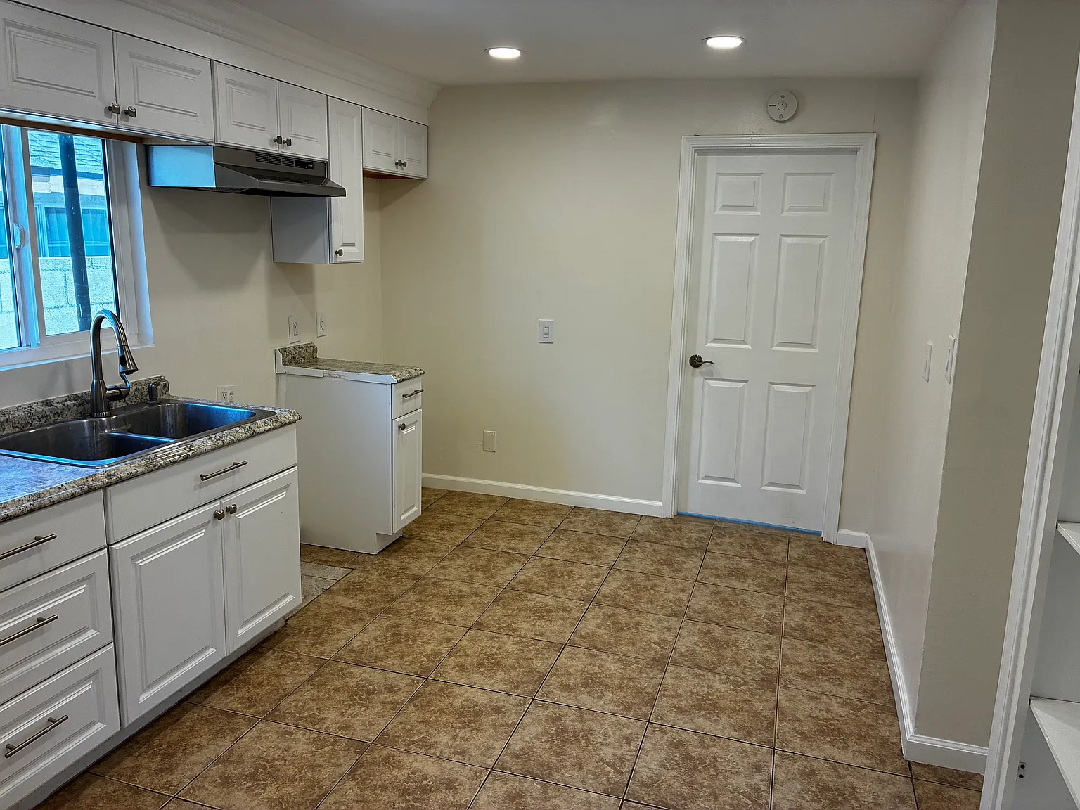 2 bed, 733 sqft, $2,800 — Photo 3