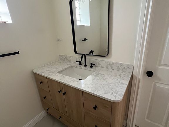 3rd image of 119 S Paulina St #1