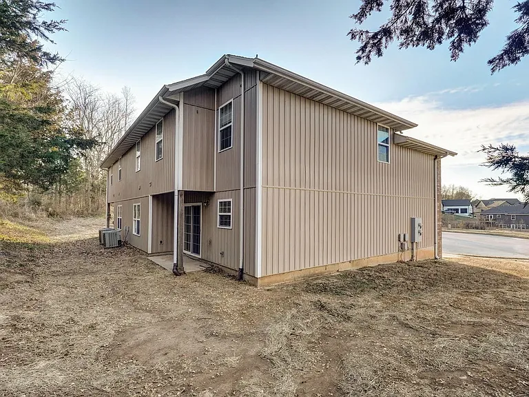 813 E Daniels St — Photo 23