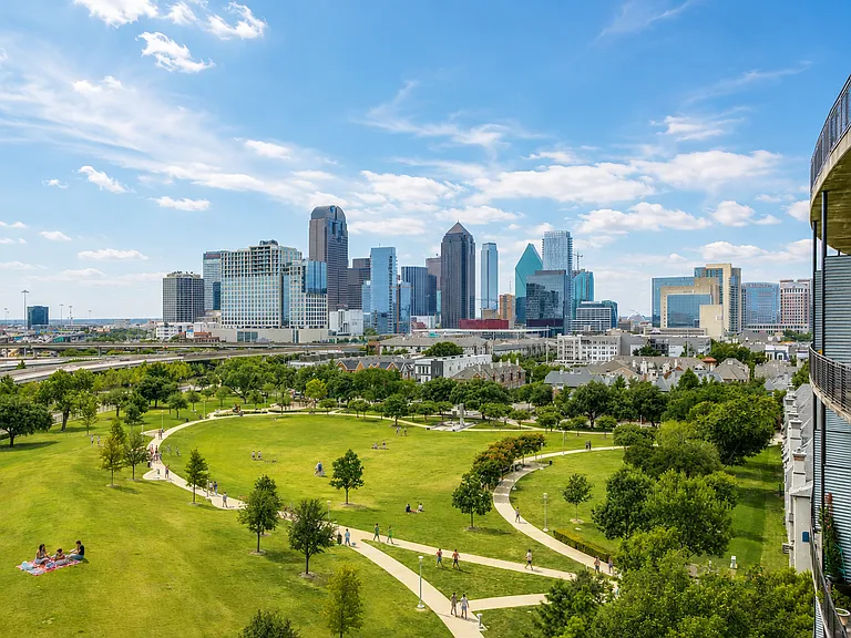 This space will be the envy of all your friends when they come to visit. Griggs Park offers a picturesque setting where you can picnic, enjoy summer movie night series, and much more_an unparalleled oasis in the heart of the city.