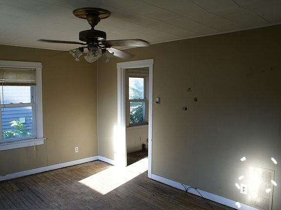 4th image of 205 N Jay St #1