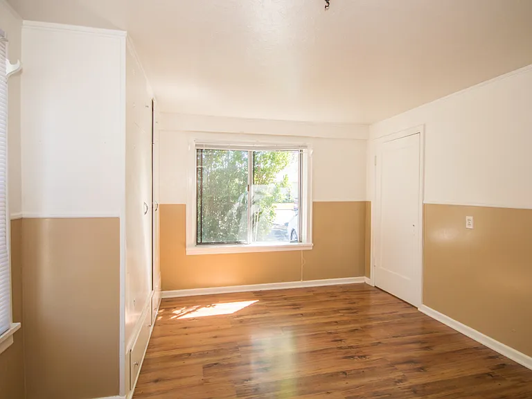 457 SW Washington Ave — Photo 9