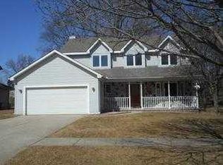 42082 Oak Ln, Plymouth, MI