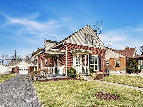 3rd image of 1029 Broadmoor Dr