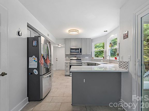 5th image of 16214 Amber Field Dr