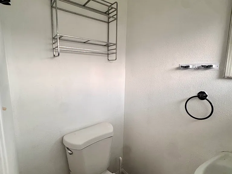 610 Yucatan Dr — Photo 5