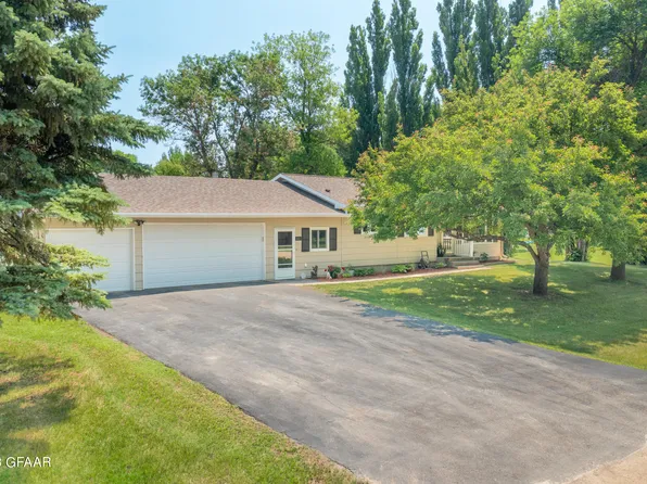 602 3rd Ave, Reynolds, ND 58275