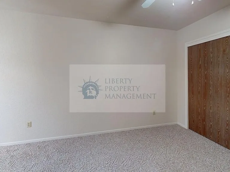 915 Kenwood Ave #2 — Photo 13