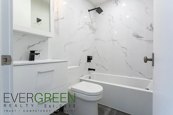 Rented by Evergreen Apartments BK | media 25