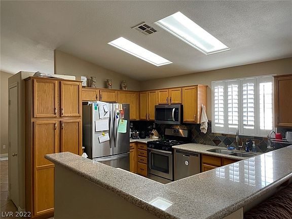 5th image of 8033 Hesperides Ave