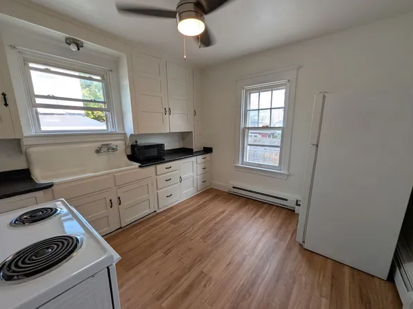 Jefferson Triplex House, 311 Jefferson Ave APT 2, Pottstown, PA 19464