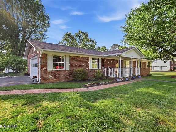 3rd image of 816 Kevin Rd