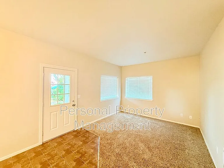 116 S Main Ave — Photo 8