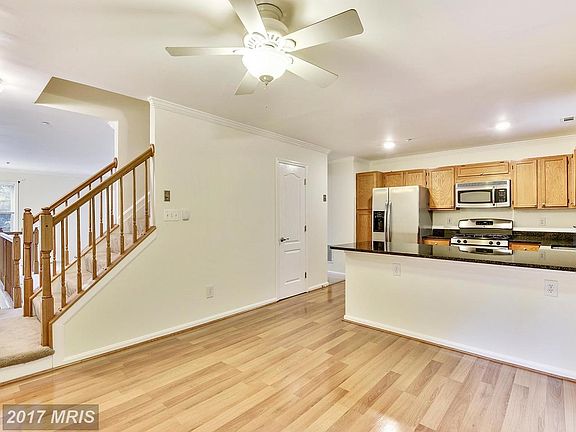 Kitchen: fea stainless steel appliances