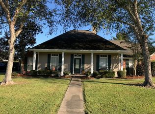 111 Longpointe Rd, Youngsville, LA 70592