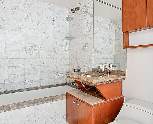 4th image of 446 Kent Ave APT 7D
