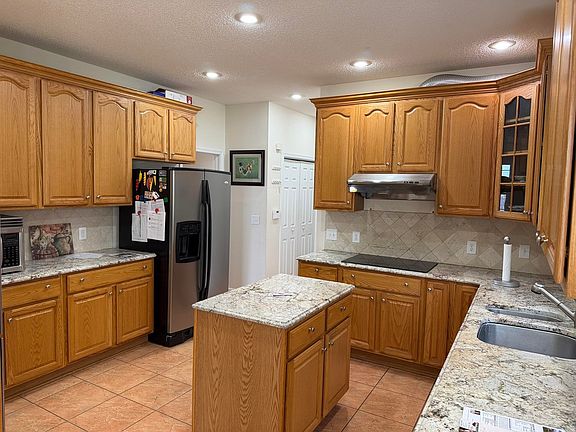 4th image of 635 Long Meadow Rd