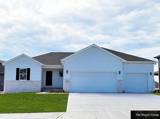 1075 Hazel Ln, Springfield, NE 68059
