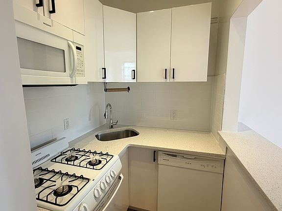4th image of 321 E 66th St APT 5G