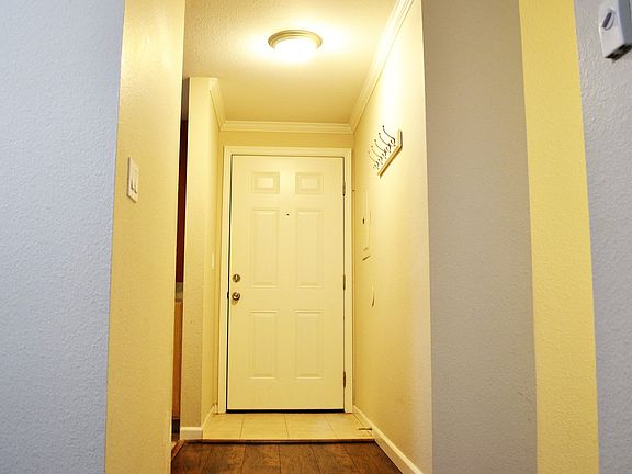 2nd image of 11107 NE 125th Ln APT F121