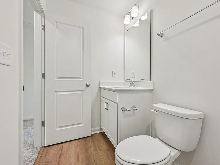 212 Parker Ln — Photo 4