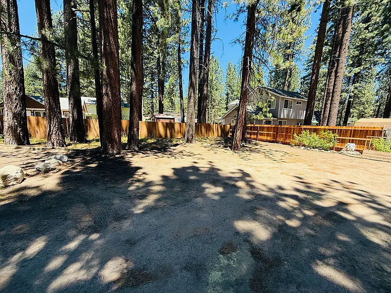 1227 Sierra Blvd — Photo 18