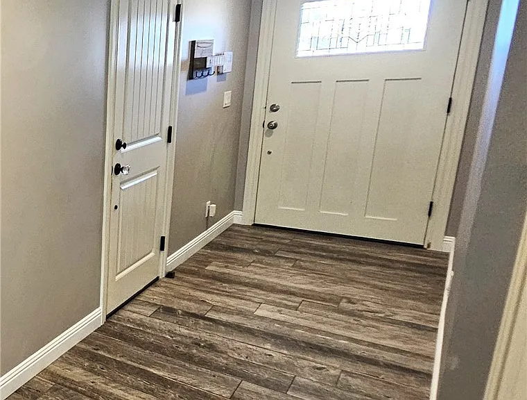 1124 W Woodcrest Ave — Photo 10