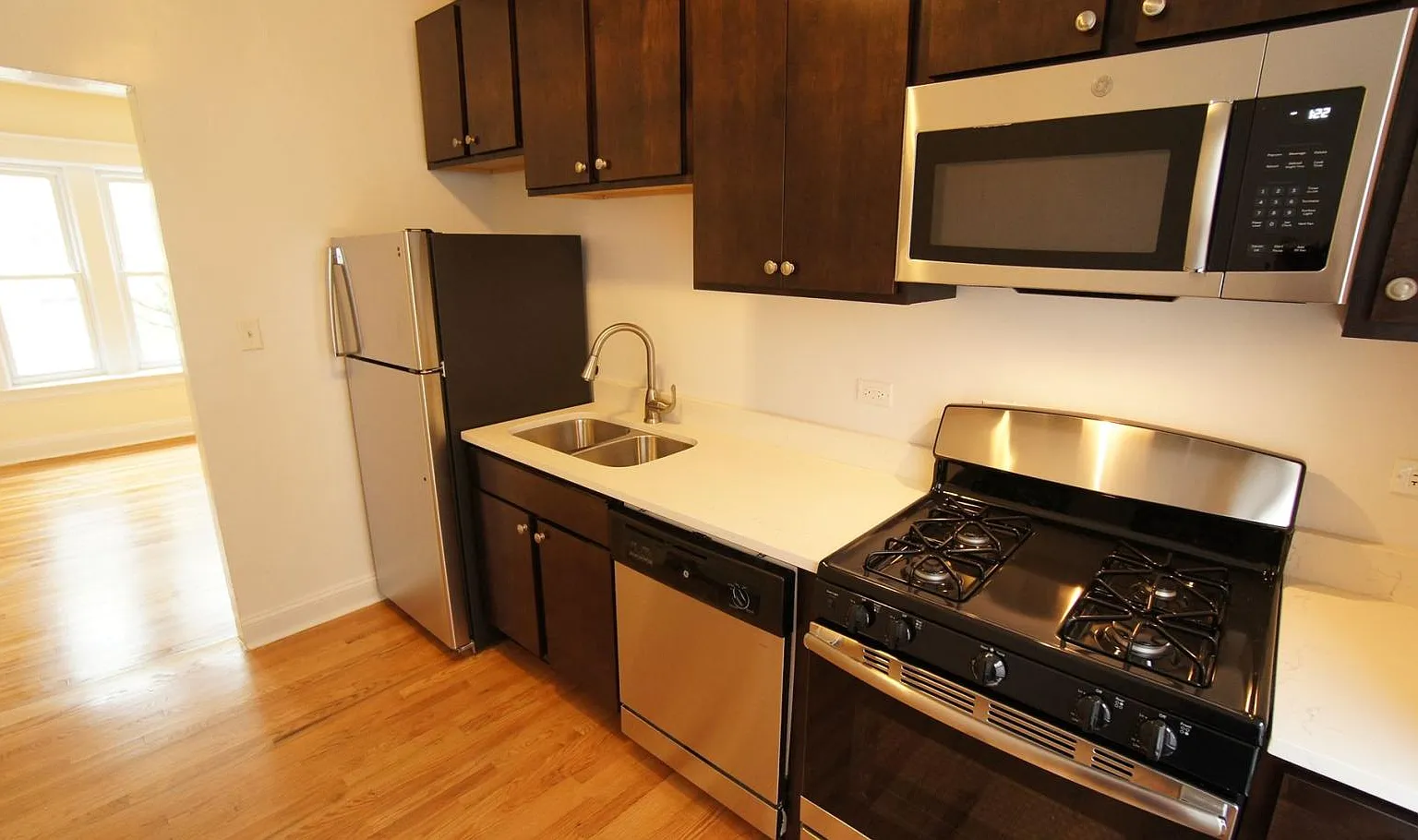 3 bed, $2,695 — Photo 2