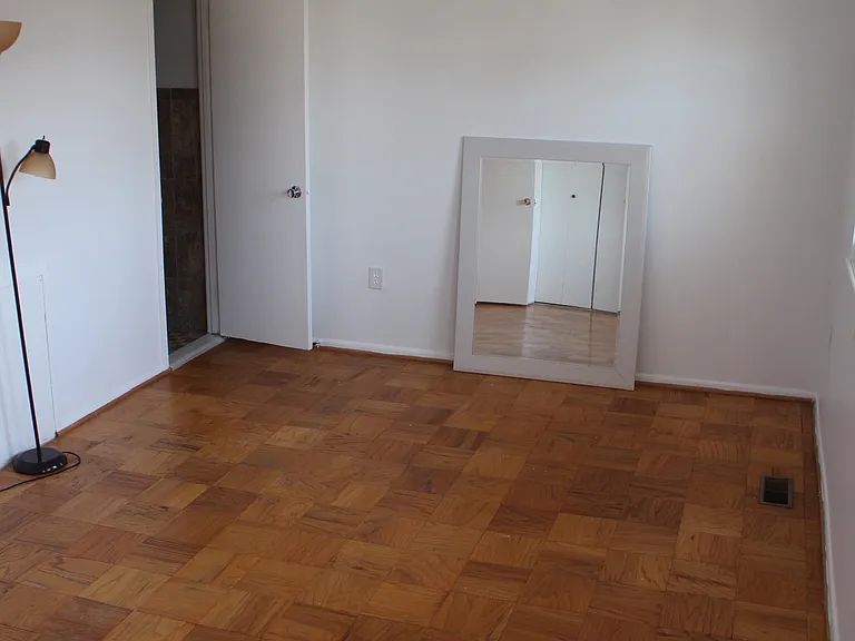 2324 Sun Valley Cir #J — Photo 21