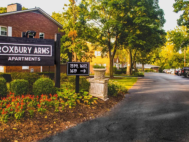 Roxbury Arms 1599 Roxbury Rd, Columbus, OH43212 — Photo 2