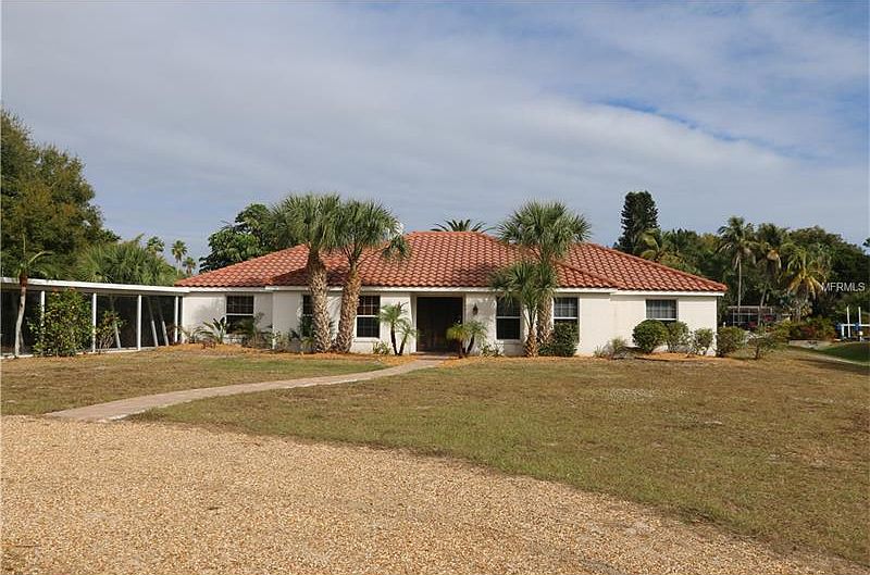 1st image of 220 Capstan Dr
