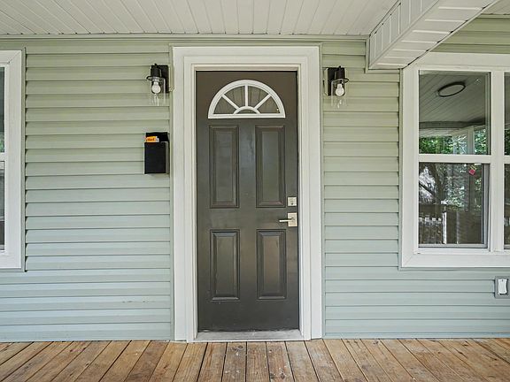 5th image of 1113 W Lynn Street