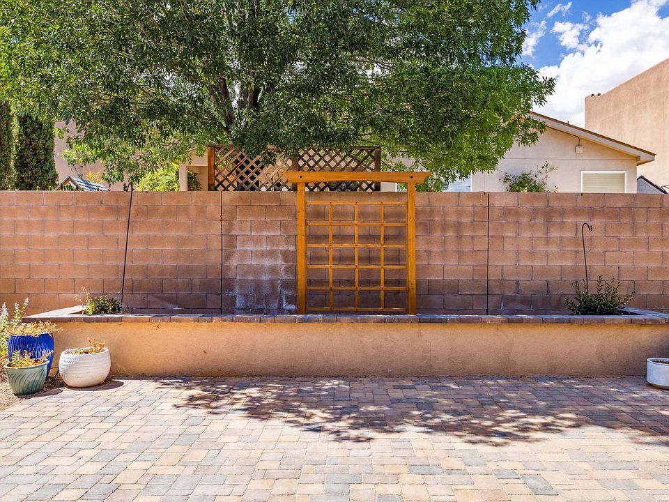1st image of 1819 Caramesa Dr SE