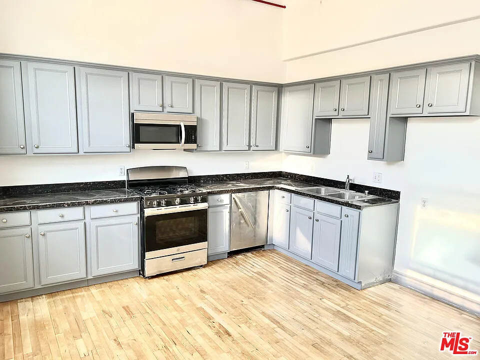 726 S Santa Fe Ave #203