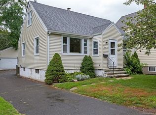 515 Light St, Stratford, CT 06614