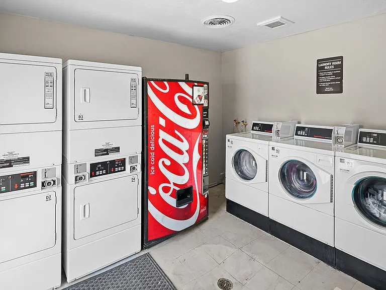 Regency Apartments — Photo 14