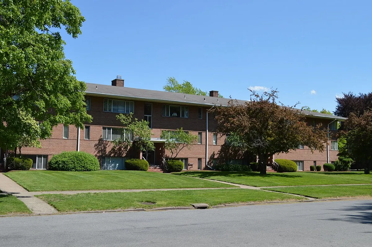 1100 exterior 1 - 1100 East Ave