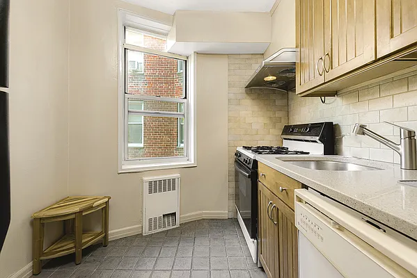 特撮 Cozy Interiors 67-66 108th Street #B68 in Forest Hills, Queens | StreetEasy
