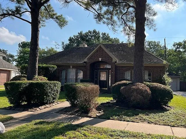 3 bed, 2.5 bath, 2632 sqft, $2,350 — Photo 2