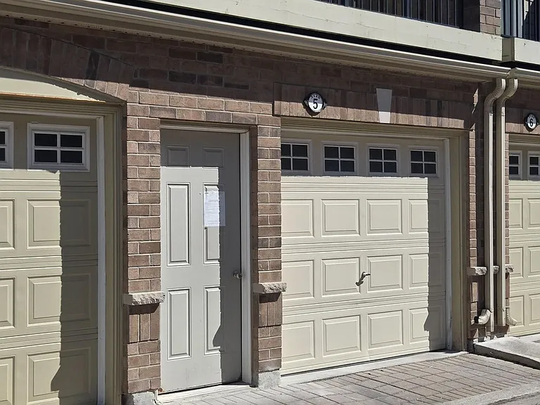 3120 Boxford Cres #5 — Photo 3